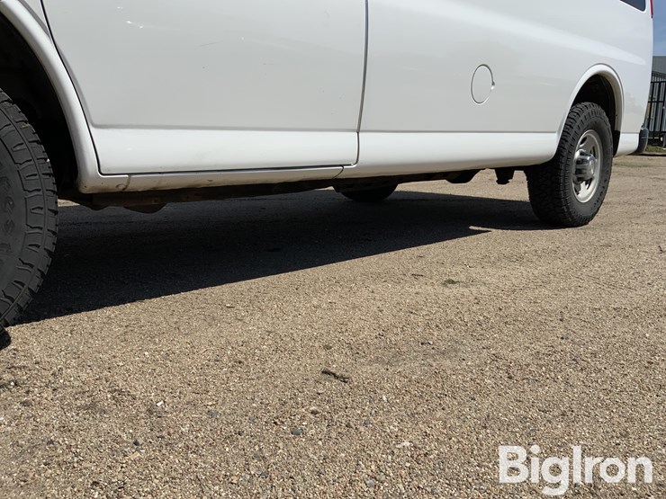 2009-chevrolet-express-g2500-image-18