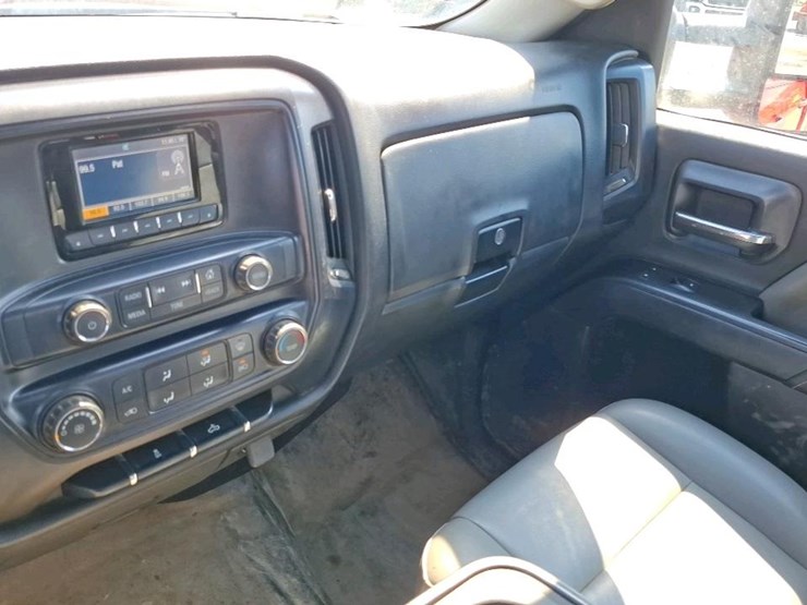 2015-chevrolet-3500-image-12