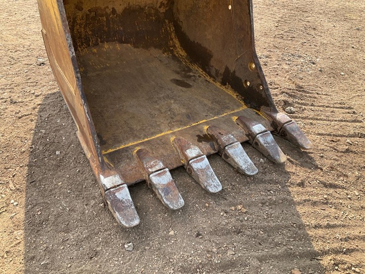 2023-john-deere-245-image-25