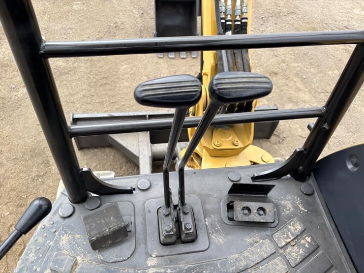 2015-caterpillar-303e-hydraulic-excavator-image-26