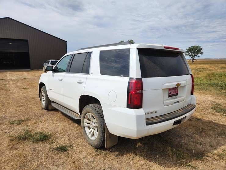 2015-chevrolet-tahoe-lt-image-27