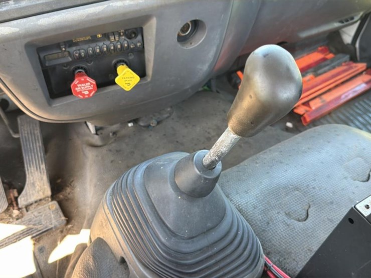 2001-gmc-t7500-image-29