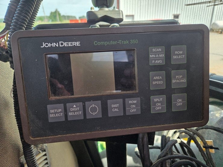 john-deere-1690-image-48
