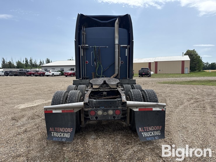 2011-kenworth-t600-image-6