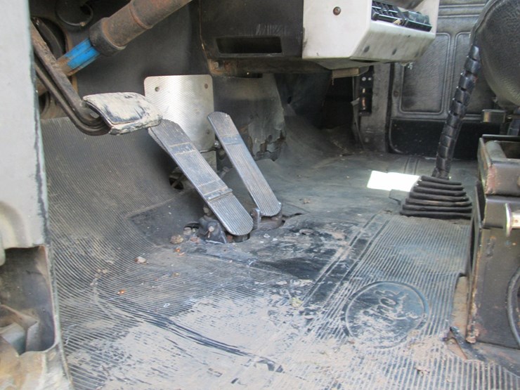1993-mack-rd688s-image-36