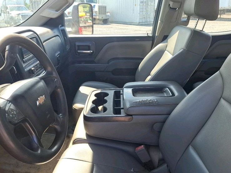 2015-chevrolet-3500-image-14