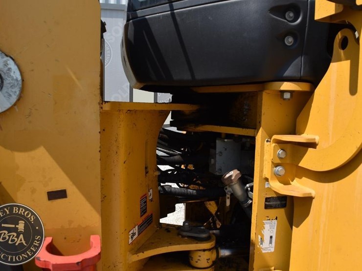 2019-deere-744kii-image-26