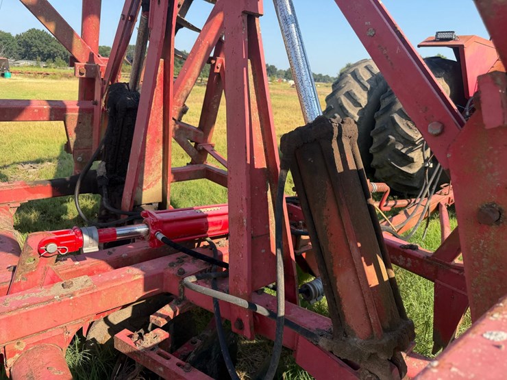 massey-ferguson-820-image-51