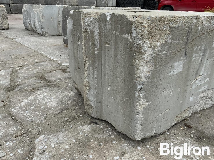 6'-x-3'-x-2.5'-interlocking-concrete-blocks-image-15
