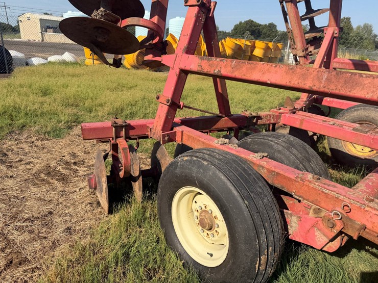 massey-ferguson-820-image-47