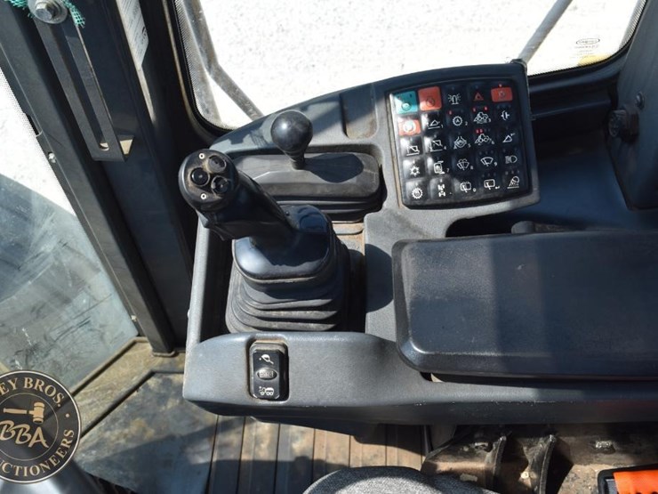 2019-deere-744kii-image-52