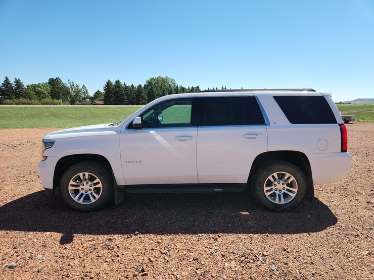 2015-chevrolet-tahoe-lt-image-2