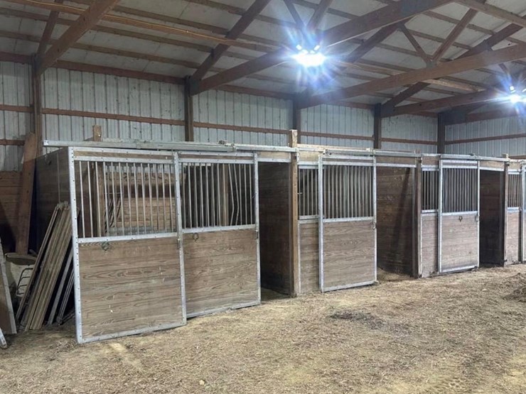 #678-•-box-stalls-image-1