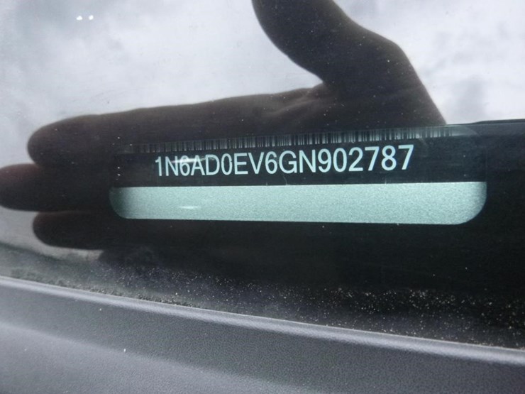 2016-nissan-frontier-image-15