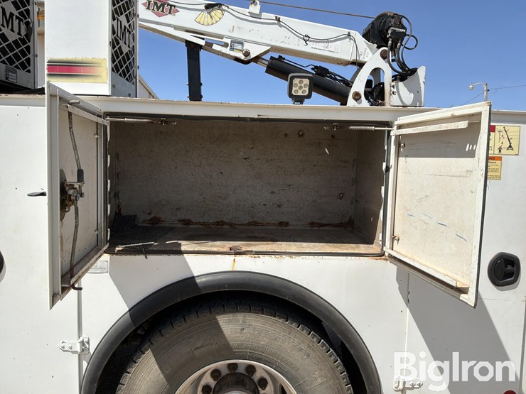 2008-peterbilt-335-image-18