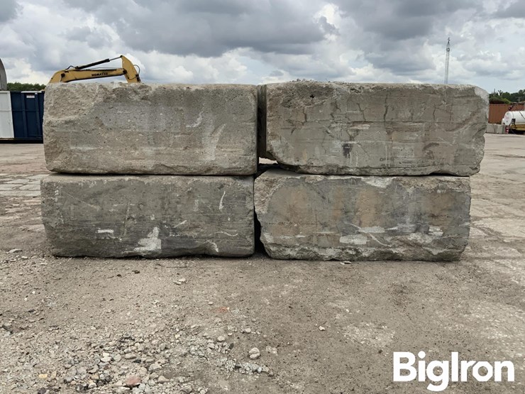 6'-x-3'-x-2.5'-interlocking-concrete-blocks-image-12