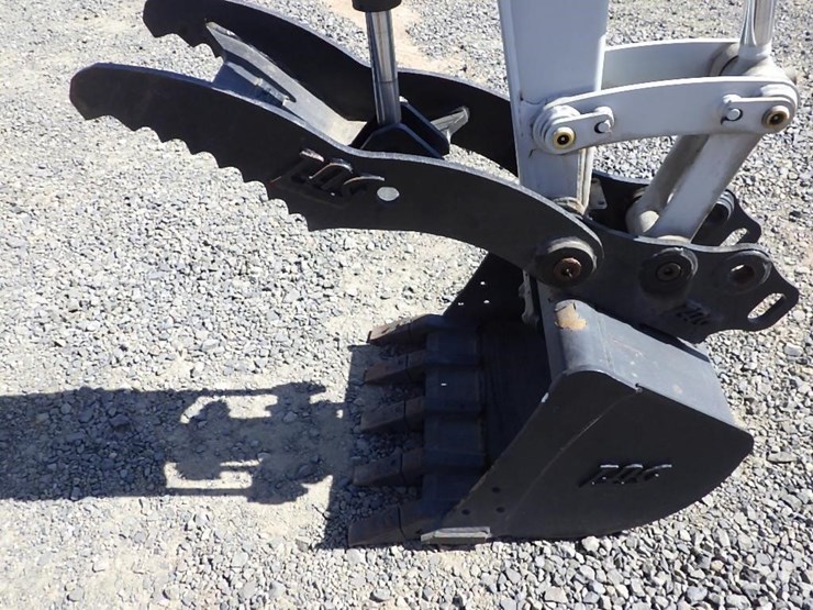 takeuchi-tb335r-image-32
