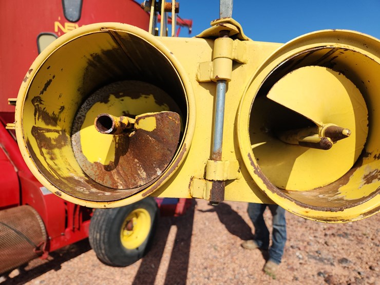 new-holland-355-image-27