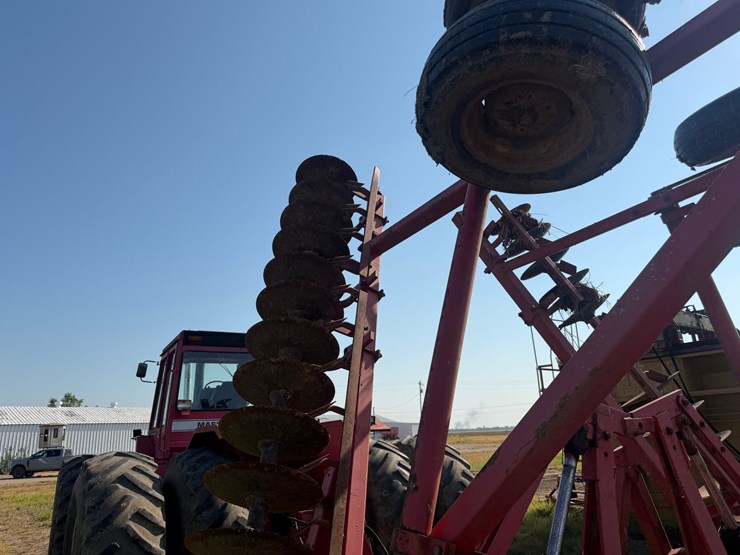 massey-ferguson-820-image-25