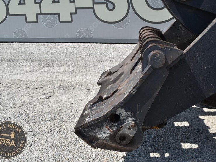 2019-deere-744kii-image-24