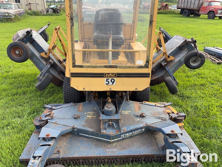 hustler-4400-commercial-mower-image-14