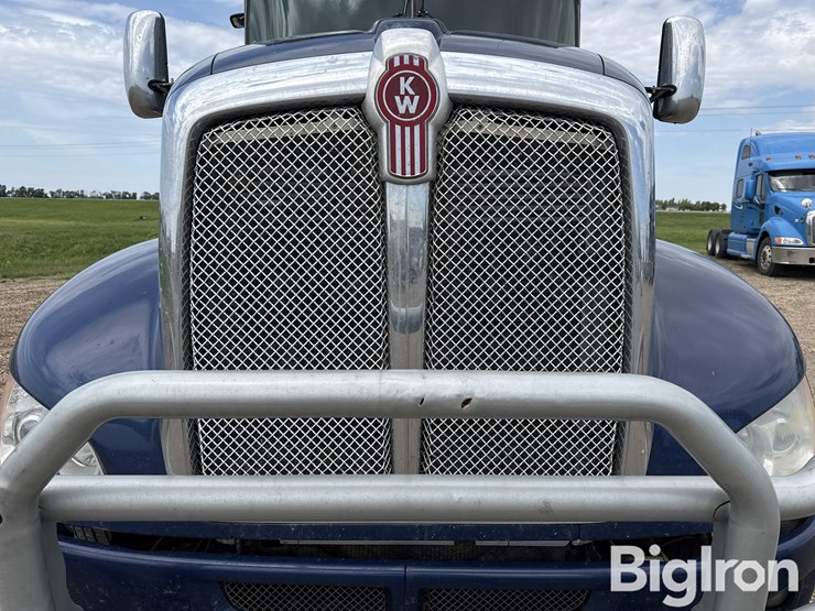 2011-kenworth-t600-image-16