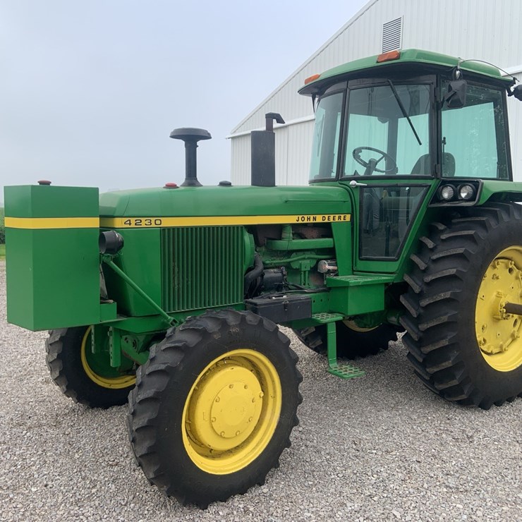 1977 JOHN DEERE 4230