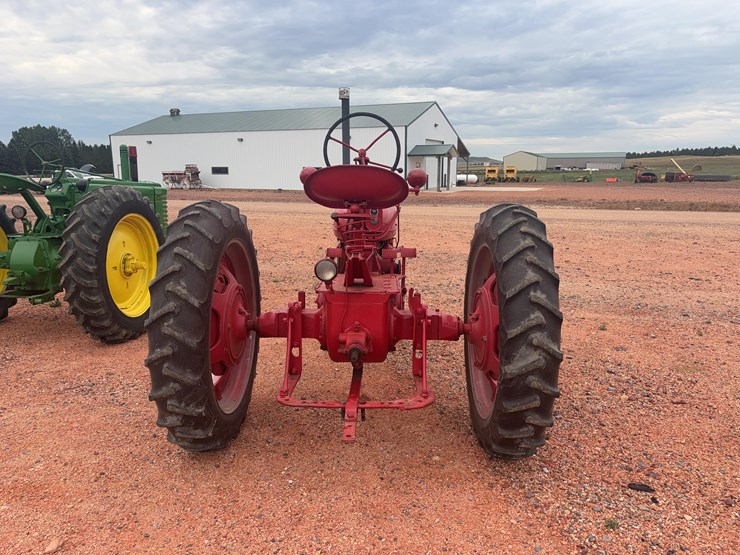 farmall-h-tractor-image-6
