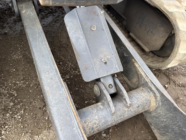 2013-bobcat-e26em-hydraulic-excavator-image-11