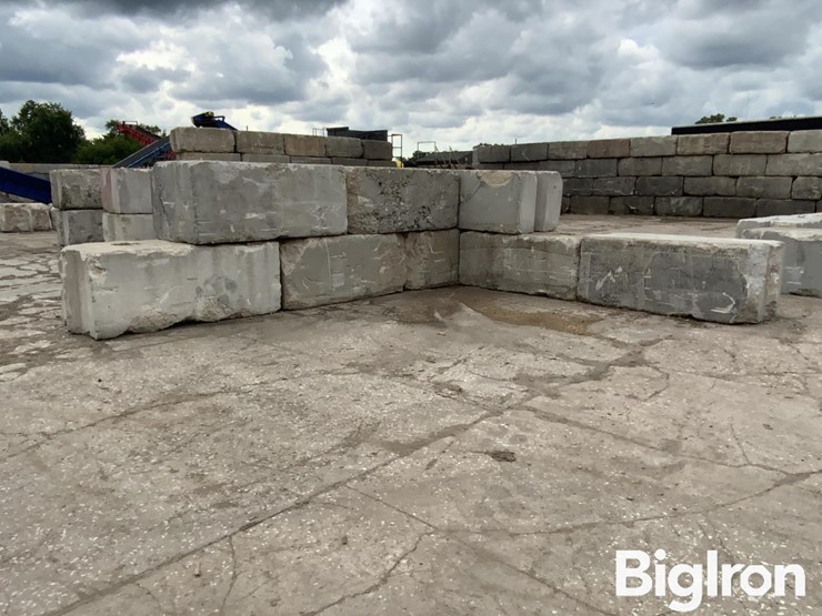 6'-x-3'-x-2.5'-interlocking-concrete-blocks-image-10
