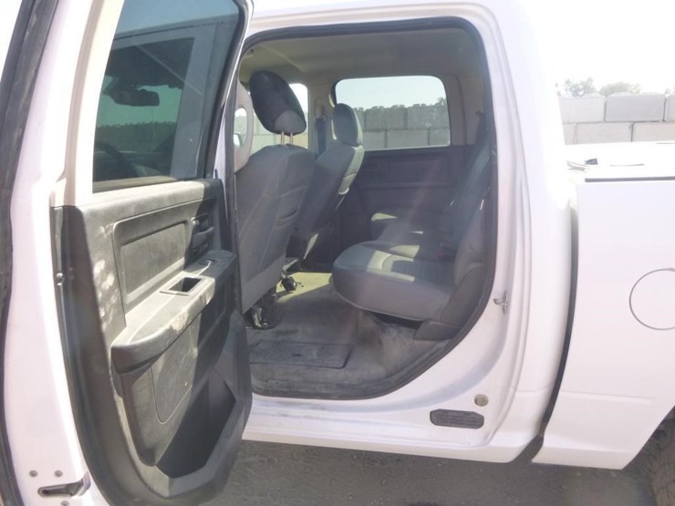 2016-dodge-1500-image-13