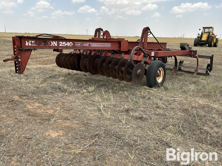 hesston-2540-image-1