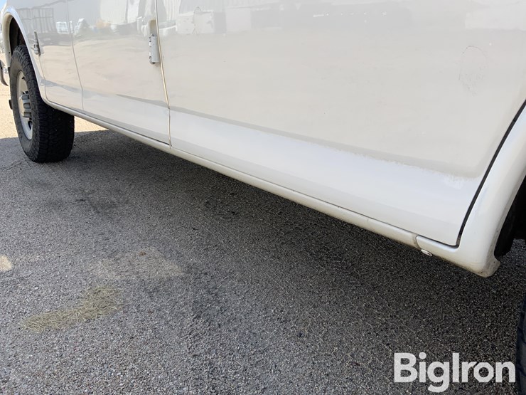 2009-chevrolet-express-g2500-image-13