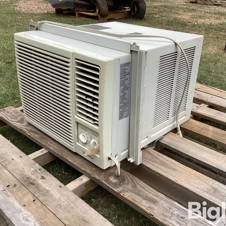 GoldStar R1003A3 Air Conditioning Window Unit