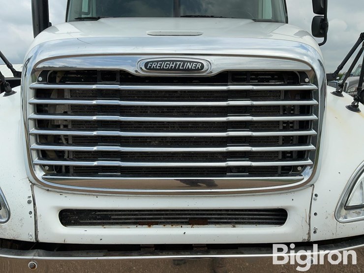 2007-freightliner-columbia-120-image-11
