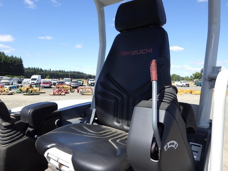 takeuchi-tb335r-image-37
