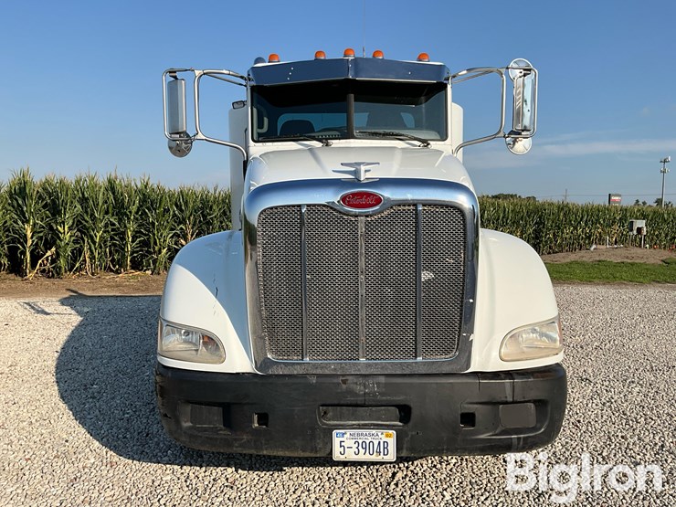 2014-peterbilt-384-image-2