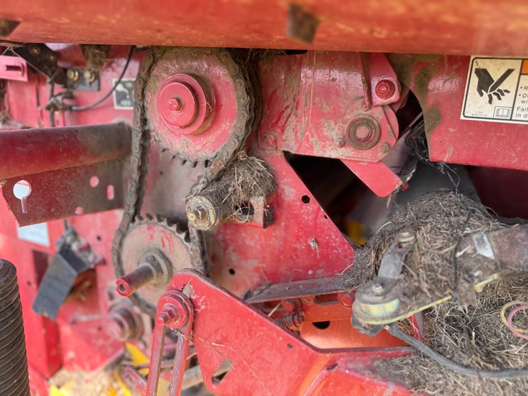 2014-new-holland-br7060-image-43