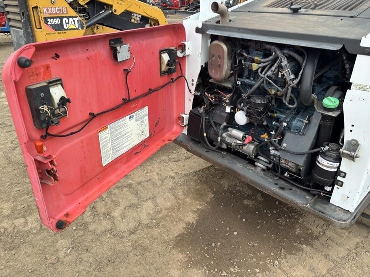 2015-bobcat-t770-image-29