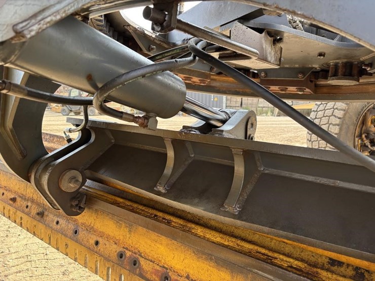 2009-deere-772g-image-29