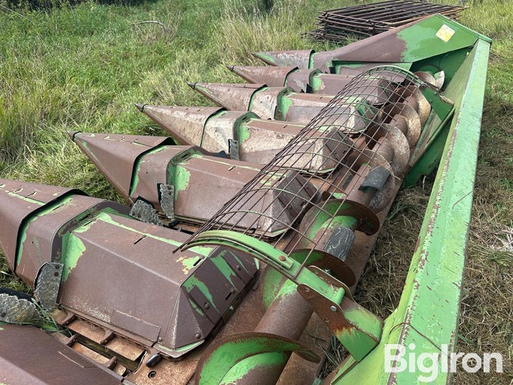 john-deere-8r30-corn-head-image-18