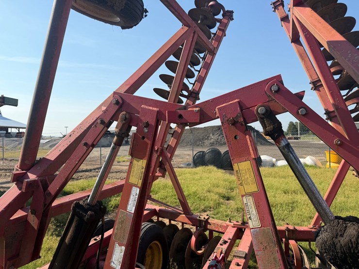 massey-ferguson-820-image-33