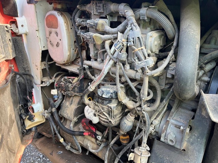 2014-bobcat-t750-image-12