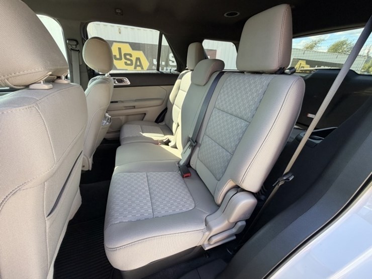 2015-ford-explorer-xlt-image-21
