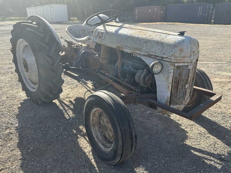 ford-tractor-image-3