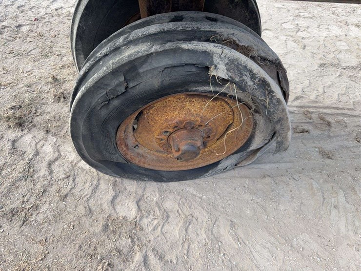 john-deere-3010-image-13