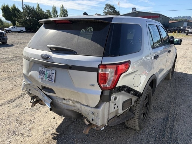 2016-ford-explorer-image-4