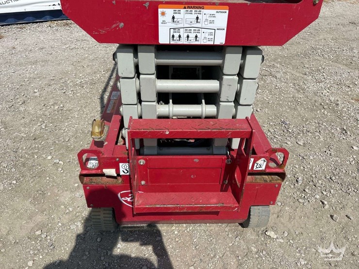 mec-scissor-lift-image-11