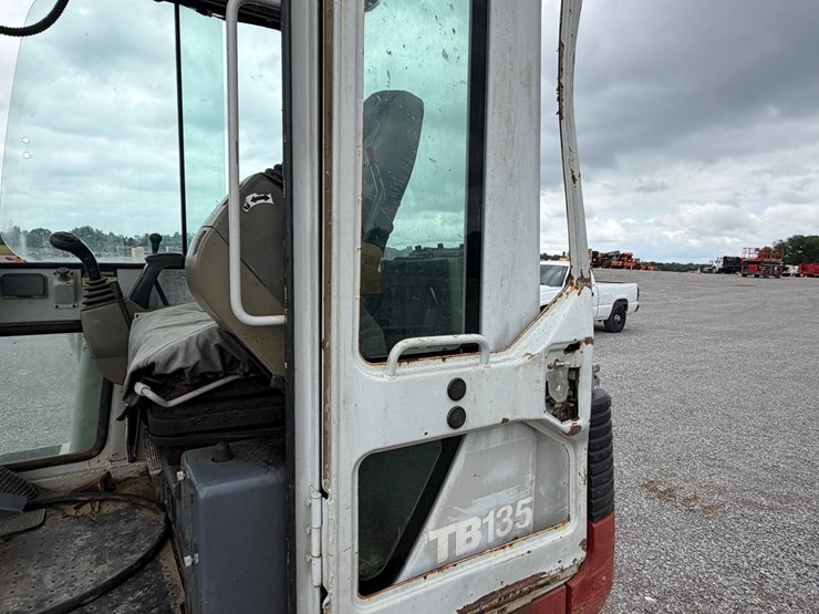 2007-takeuchi-tb135-image-9
