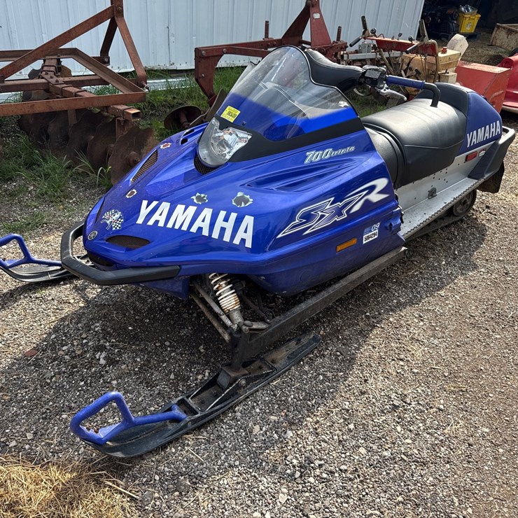 #703 • 2000 Yamaha SXR 700 Triple Snowmoble
